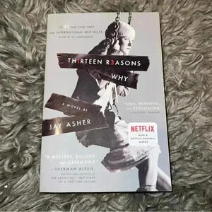 Thirteen Reasons Why by Jay Asher Paperback